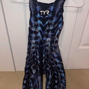 TYR VENZO
